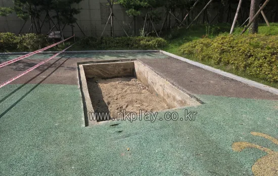 아파트 시공현장에 터파기를 진행한 모습